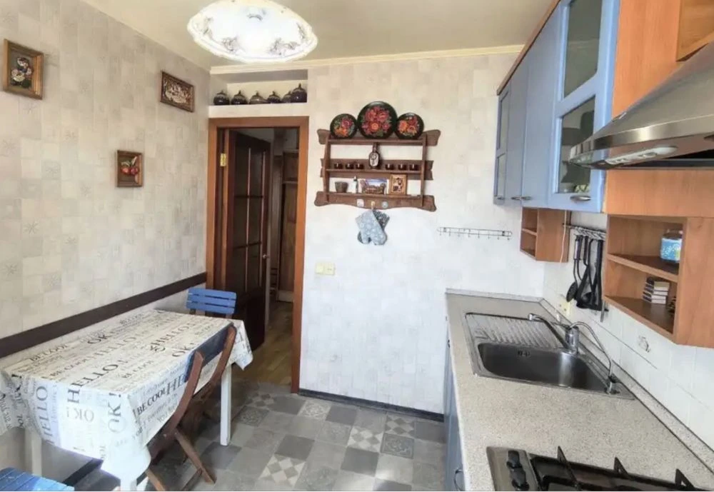 Продам 2 к квартиру. Лівий берег. Капітальний ремонт. Меблі.