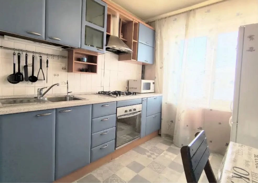 Продам 2 к квартиру. Лівий берег. Капітальний ремонт. Меблі.