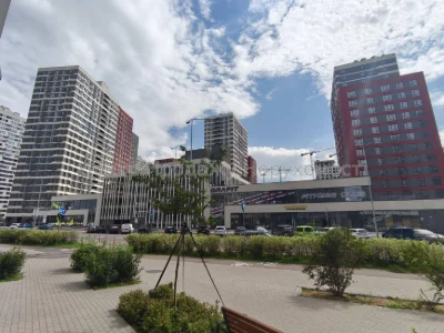 Продаж 1-к квартири, 43 м², 18/25 поверх, ЖК Варшавський 3,
