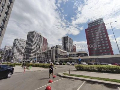 Продаж 1-к квартири, 43 м², 18/25 поверх, ЖК Варшавський 3,