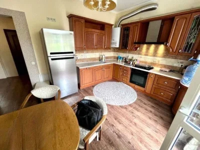 Продаж просторого 3 поверхового котеджу вул Варшавська