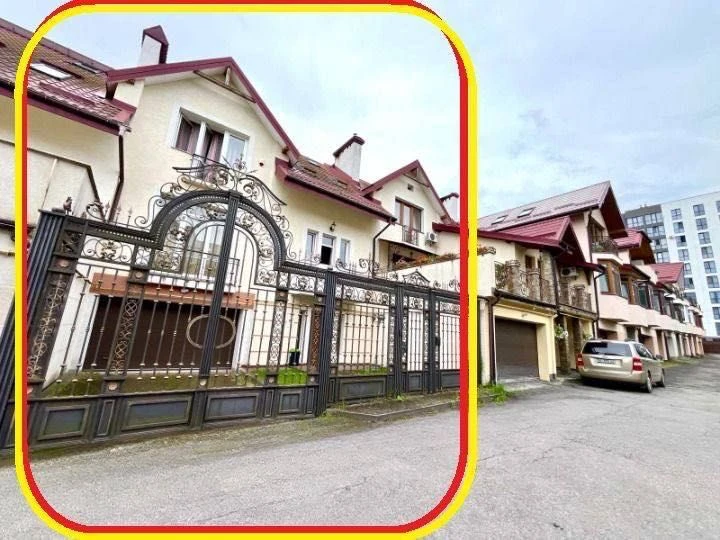 Продаж просторого 3 поверхового котеджу вул Варшавська