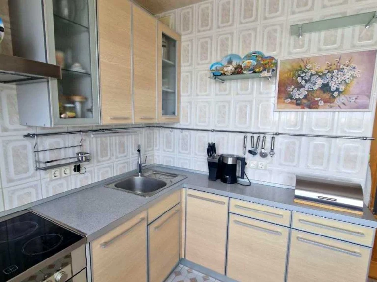 Apartment. Kharkiv, Traktorostudivnyky Ave.