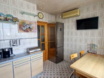Apartment. Kharkiv, Traktorostudivnyky Ave.