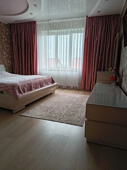 Продам 2-эт. дом 146 м² с гаражом и городскими коммуникациям