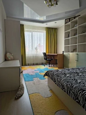 Продам 2-эт. дом 146 м² с гаражом и городскими коммуникациям
