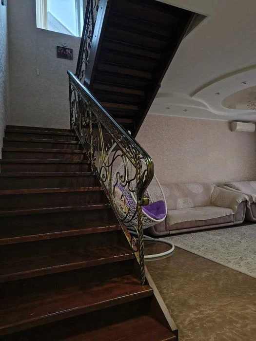 Продам 2-эт. дом 146 м² с гаражом и городскими коммуникациям