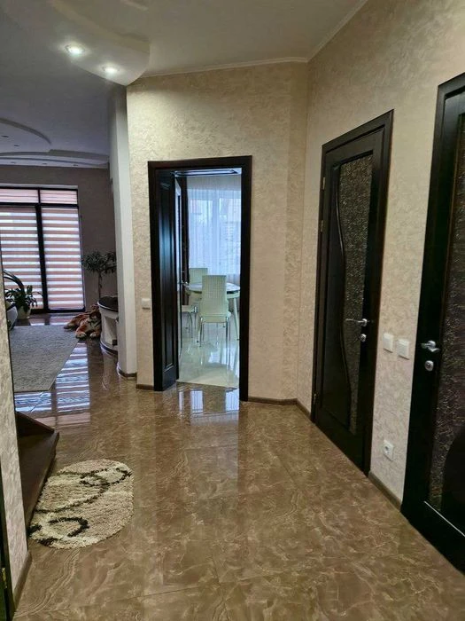 Продам 2-эт. дом 146 м² с гаражом и городскими коммуникациям