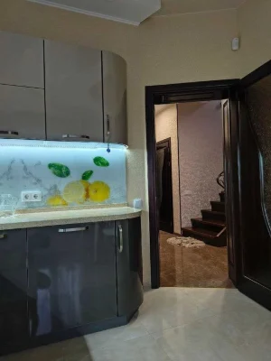 Продам 2-эт. дом 146 м² с гаражом и городскими коммуникациям