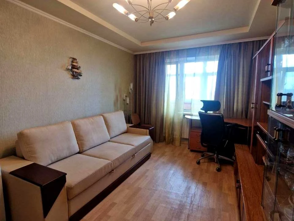 Apartment. Kharkiv, Traktorostudivnyky Ave.