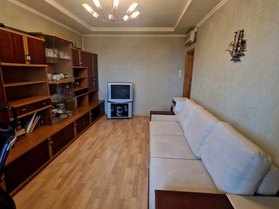 Apartment. Kharkiv, Traktorostudivnyky Ave.