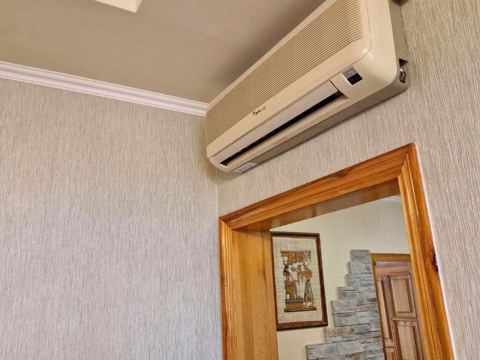 Apartment. Kharkiv, Traktorostudivnyky Ave.
