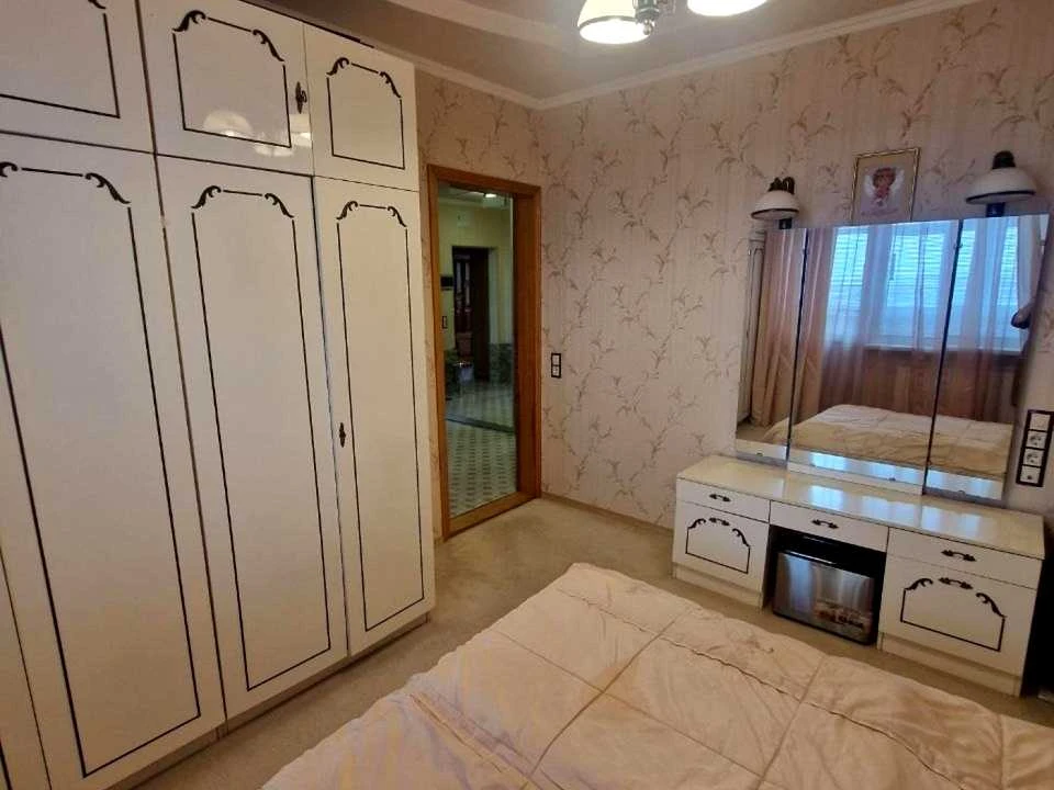 Apartment. Kharkiv, Traktorostudivnyky Ave.