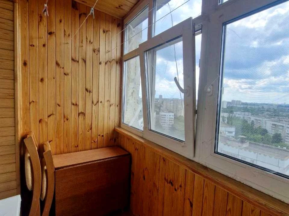 Apartment. Kharkiv, Traktorostudivnyky Ave.