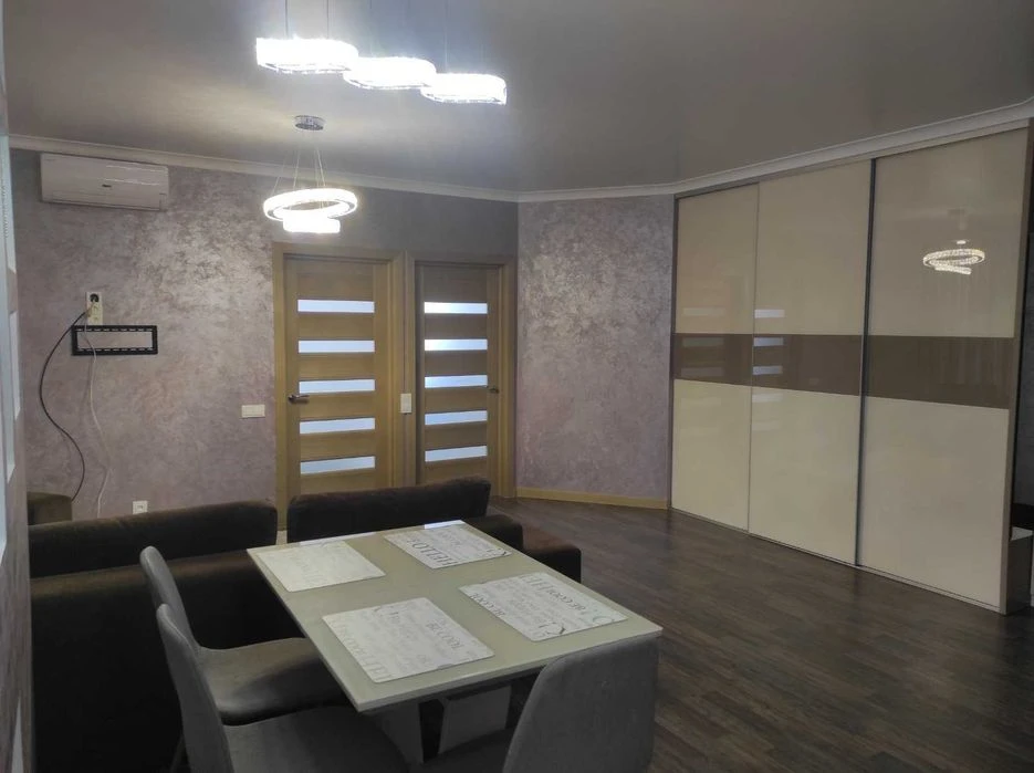 Продам 3 кімн.квартиру з ремонтом по вул.Чорновола 15 а