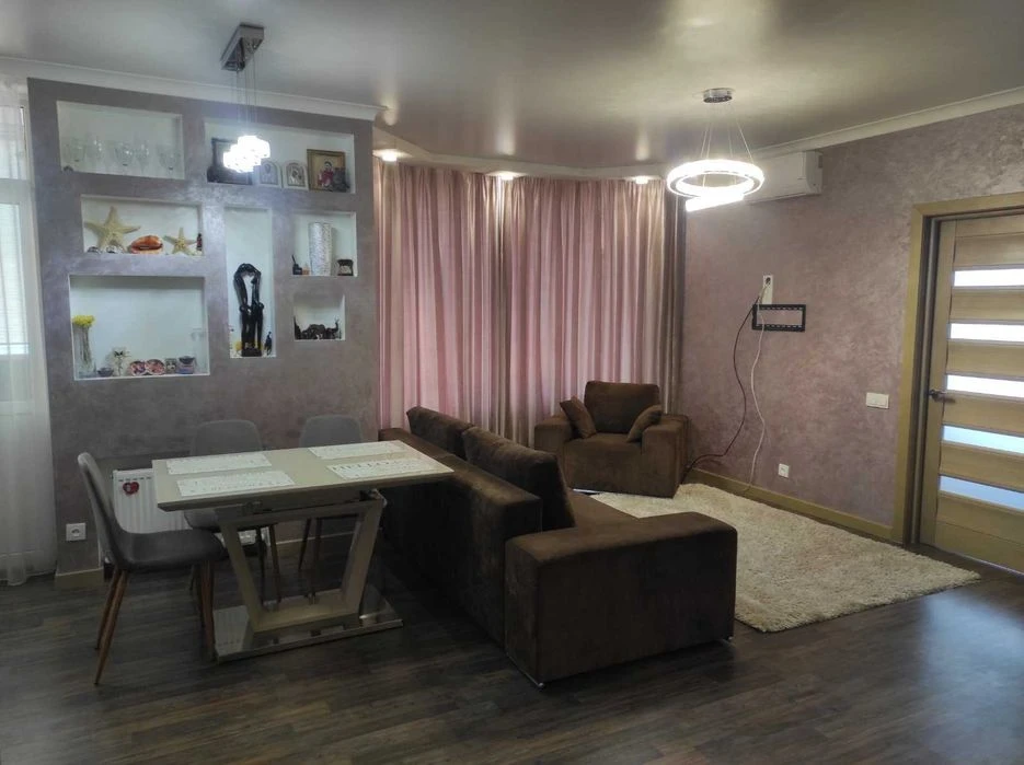 Продам 3 кімн.квартиру з ремонтом по вул.Чорновола 15 а