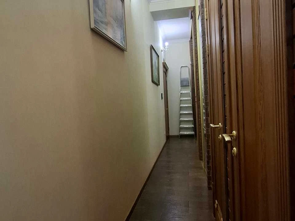 Квартира. Київ, Інститутська вул.