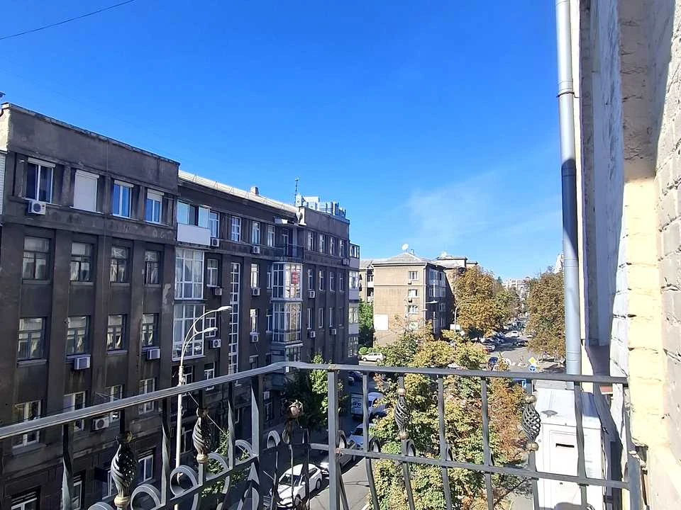Квартира. Київ, Інститутська вул.