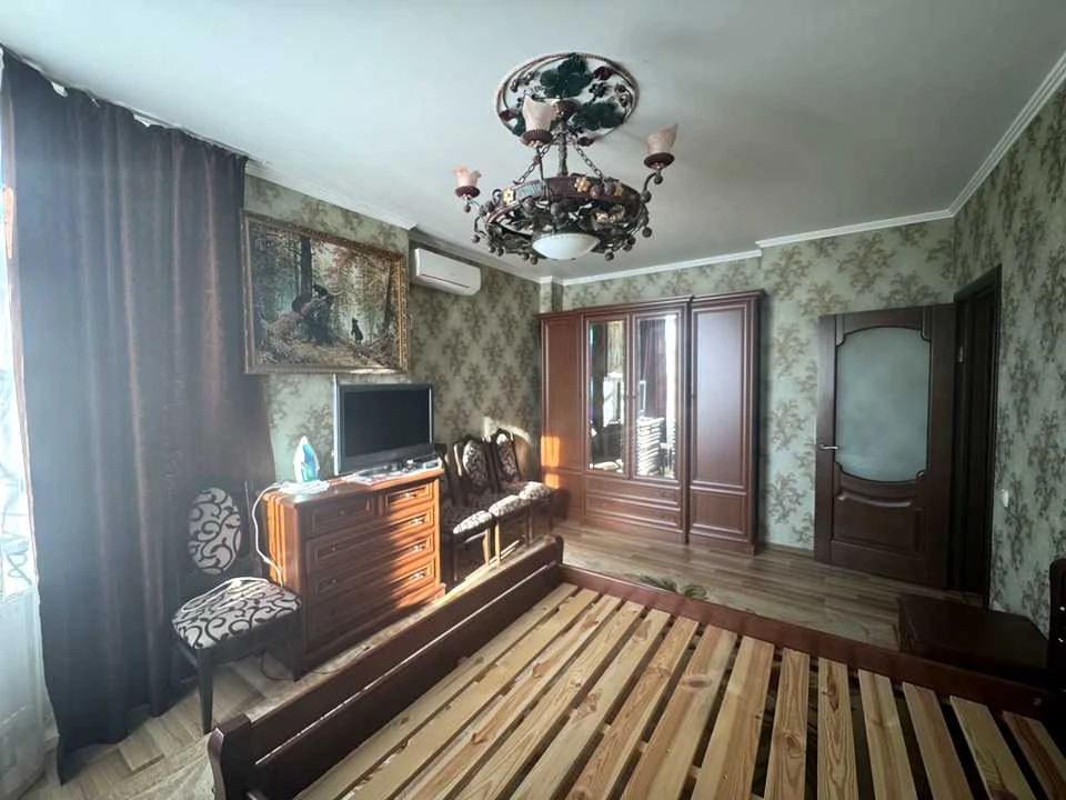 Квартира. Київ, Миколи Ушакова вул.