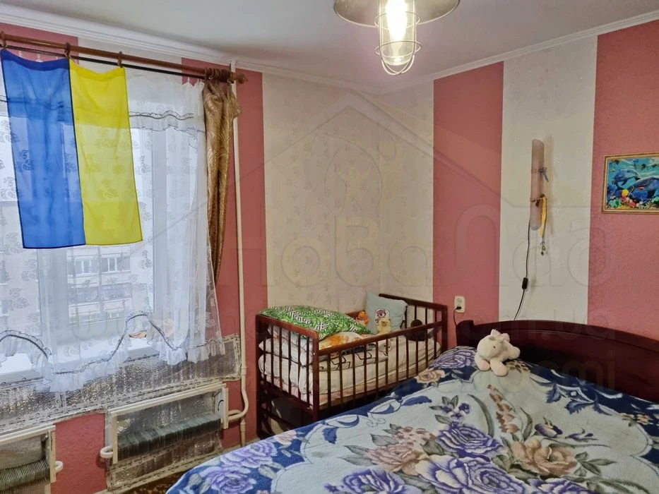 4 кімнатна квартира 91м2 з косметичним ремонтом в цегляному