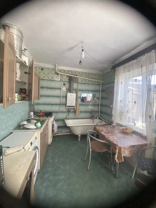 Продается частный дом, на не большом участке 2 дома,