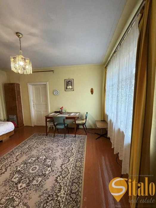 2 кімнатна квартира в цегляному будинку на 2 поверсі по вули