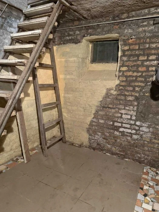 Продається 2 кімнатна квартира в австрійському будинку по ву
