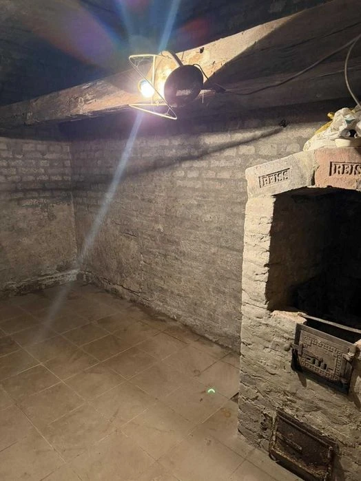 Продається 2 кімнатна квартира в австрійському будинку по ву