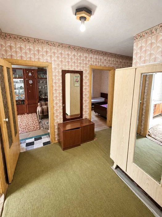 Продам 2к квартиру на Тополе 3