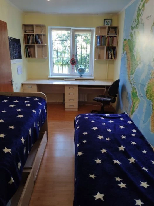 3- комн. 60 м. кв., автономка, просп. Петра Калнышевского, у