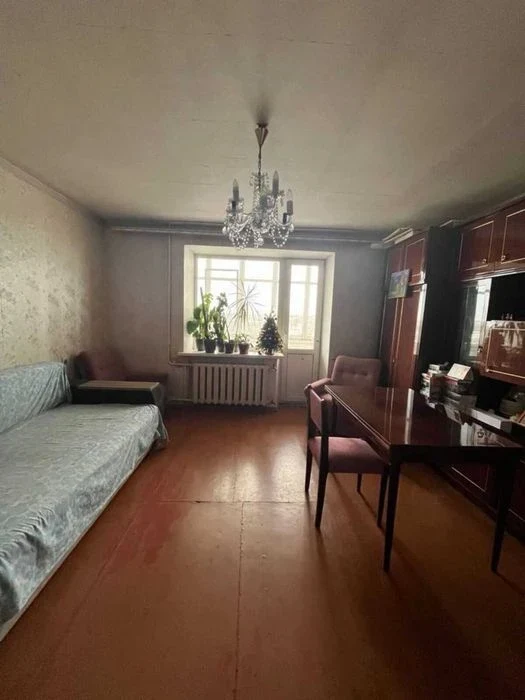 Продам трикімнатну квартиру 67 м² на вул. Каруни, 49.