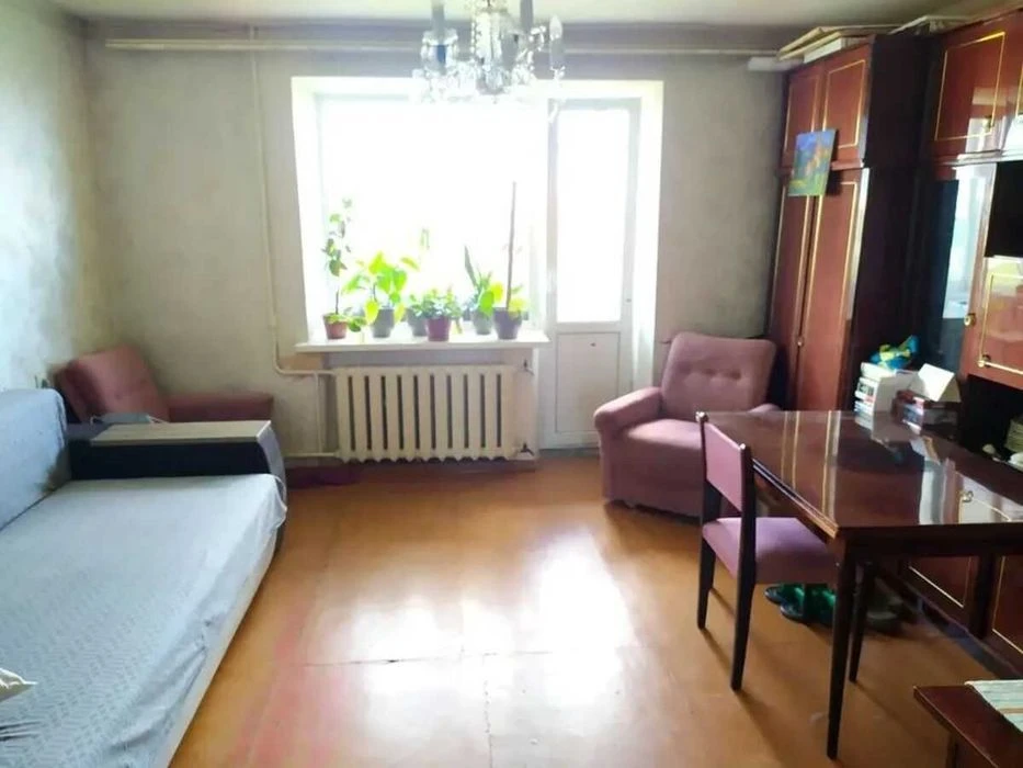 Продам трикімнатну квартиру 67 м² на вул. Каруни, 49.