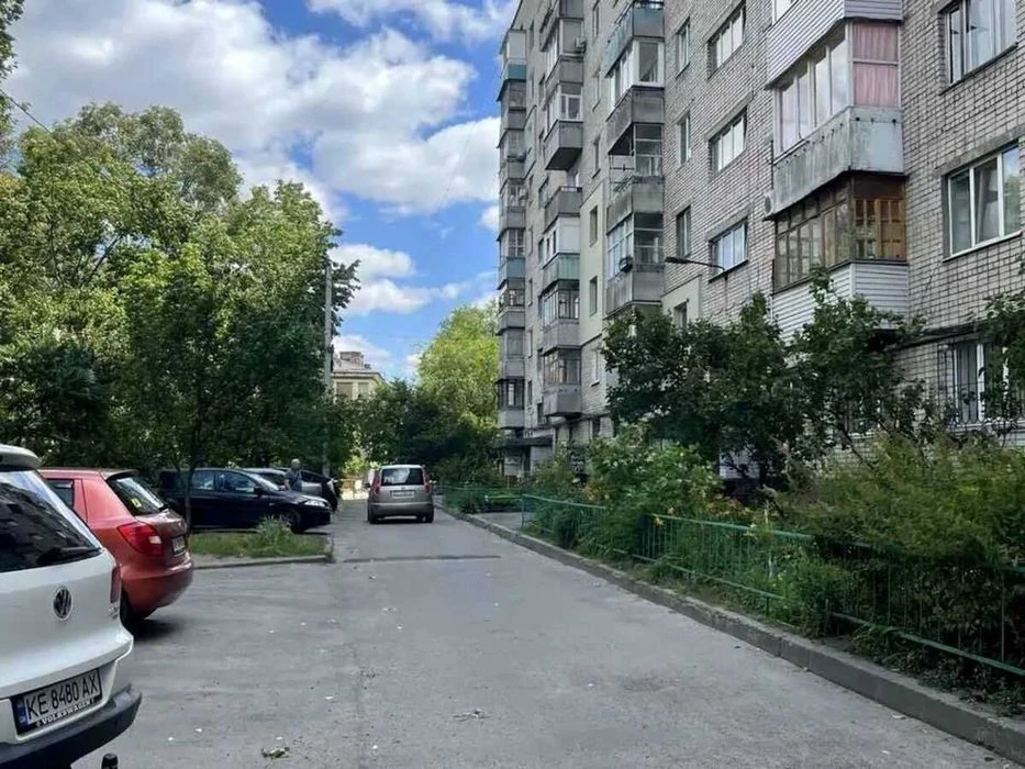 Продам трикімнатну квартиру 67 м² на вул. Каруни, 49.