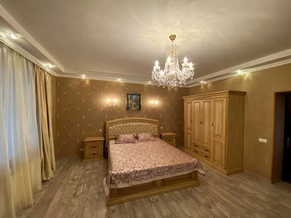 Будинок. Київ, Богатирська вул.