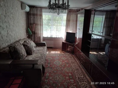 3 - комн. квартира 72 м. кв. 2/9 эт. 12 квартал ул. Гладкова