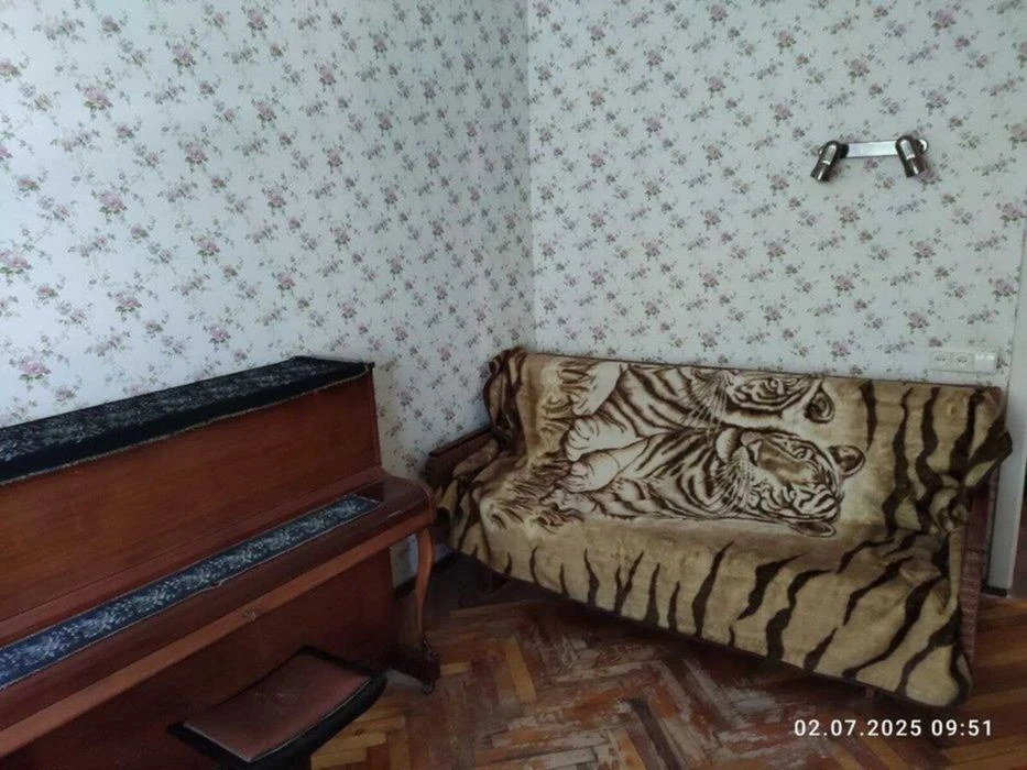 3 - комн. квартира 72 м. кв. 2/9 эт. 12 квартал ул. Гладкова