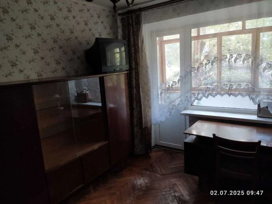 3 - комн. квартира 72 м. кв. 2/9 эт. 12 квартал ул. Гладкова