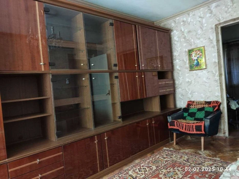 3 - комн. квартира 72 м. кв. 2/9 эт. 12 квартал ул. Гладкова
