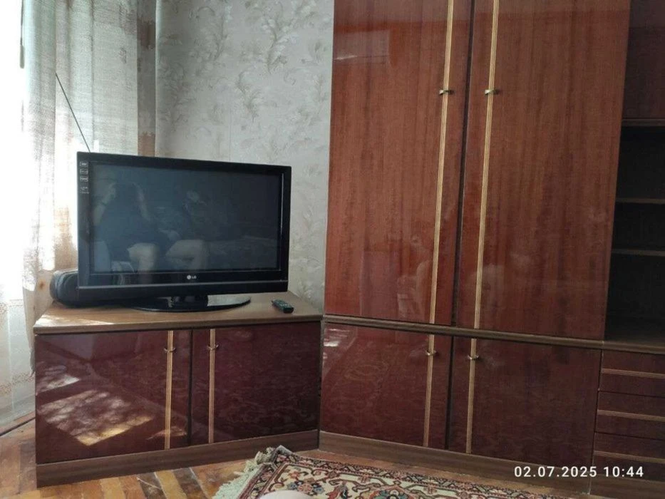 3 - комн. квартира 72 м. кв. 2/9 эт. 12 квартал ул. Гладкова