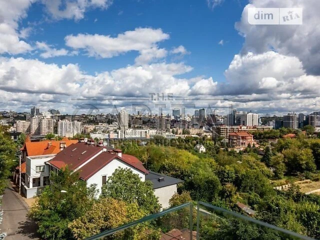 Продаж 3 поверхового будинку з ділянкою на 7 соток, 405 кв.