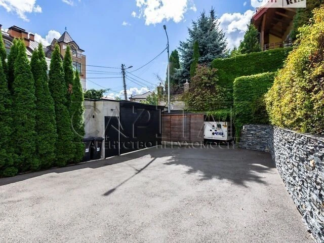 Продаж 3 поверхового будинку з ділянкою на 7 соток, 405 кв.