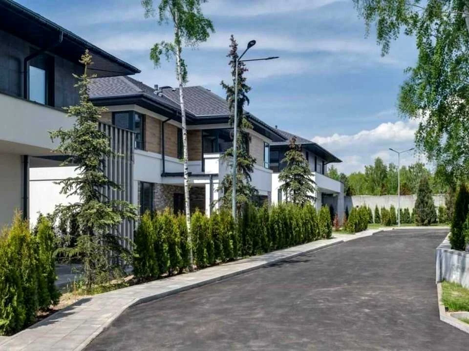 Будинок. Київ, Центральна вул.
