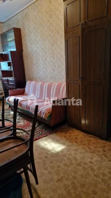 Пропонується  2 кімн кв на первому поверсі з двома гаражами