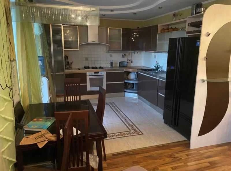 Квартира для большой семьи в новом доме на Таирово/ Левитана