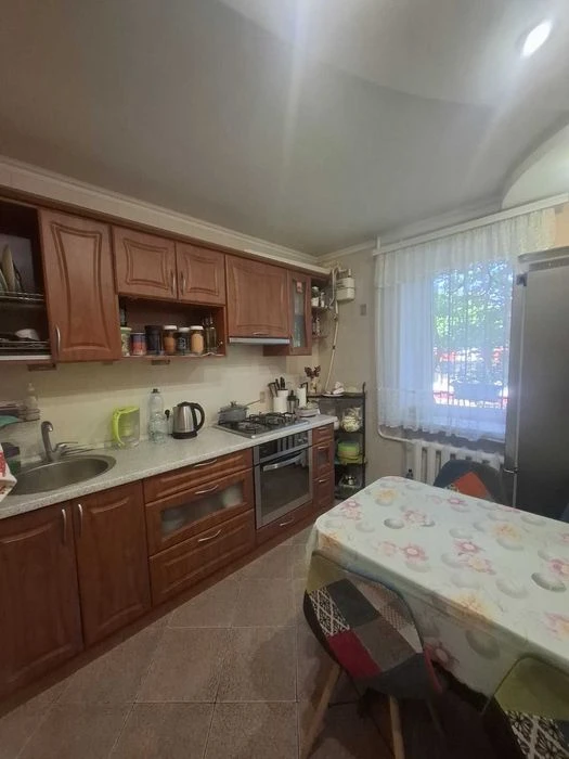 2-комнатная квартира, Таирова/Уильямса. 1-й этаж. Под бизнес