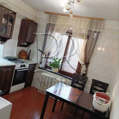 Продаж 1-кімнатної квартири 41 м², Богатирська вул., 2
