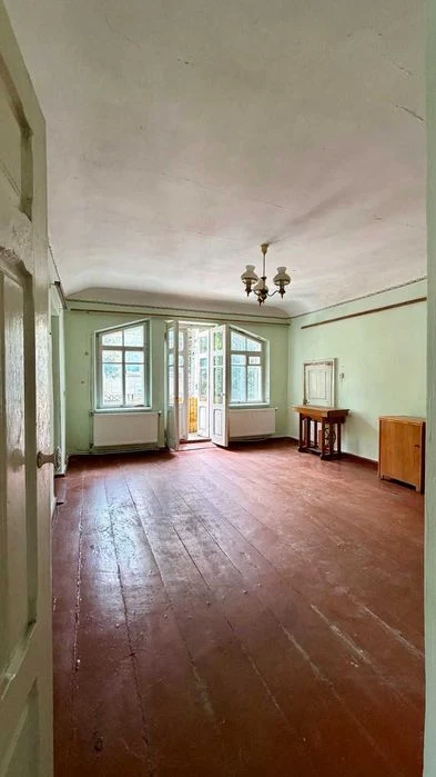 Продаж 2-кімнатної квартири в центрі міста