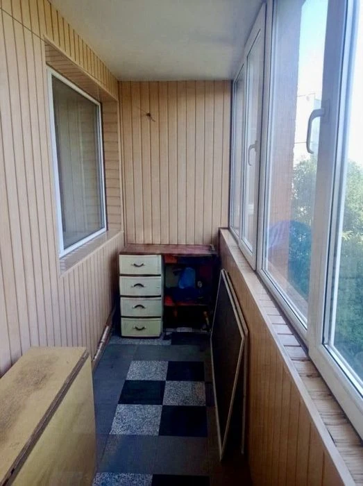 I will sell a 1-room apartment of 38 m2 in a brick building of the Zaporozhskoe highway railway station T