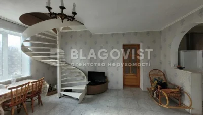 Продам будинок з земельною ділянкою в Новобіличах. Академміс