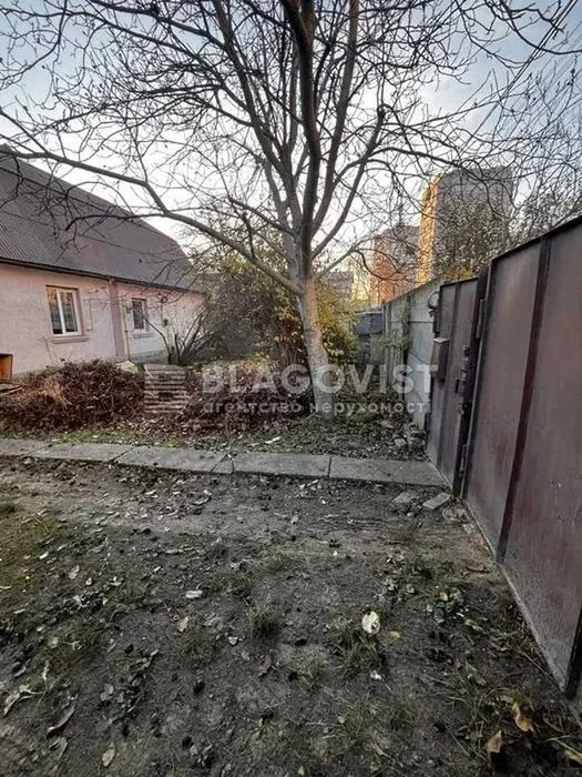 Продам будинок з земельною ділянкою в Новобіличах. Академміс